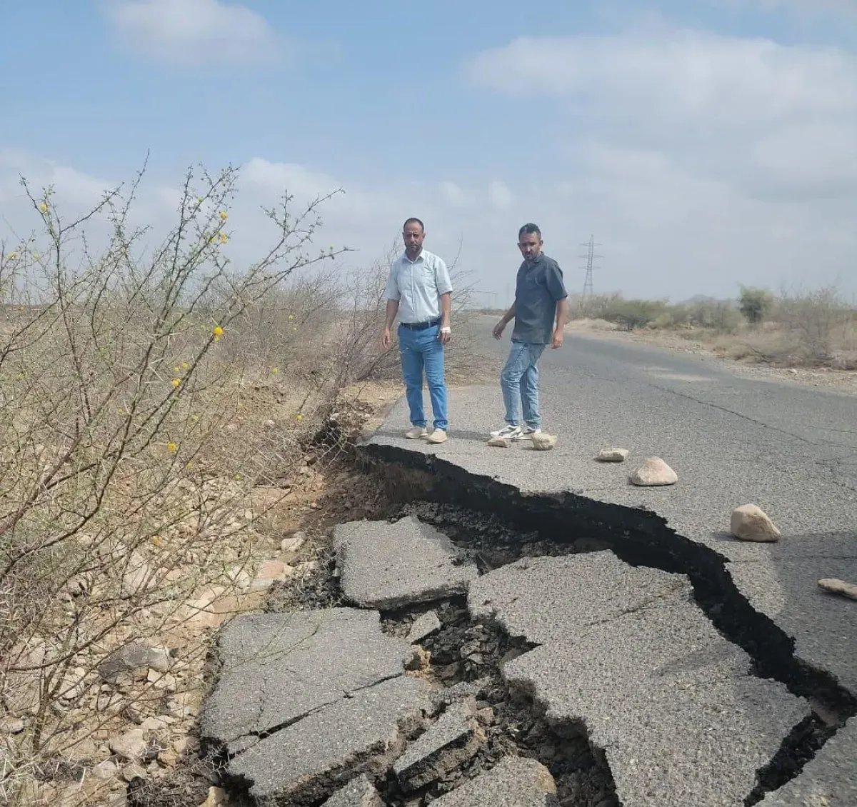 توجيهات حكومية بإعداد تقرير عاجل عن أضرار شبكة الطرق في الساحل الغربي