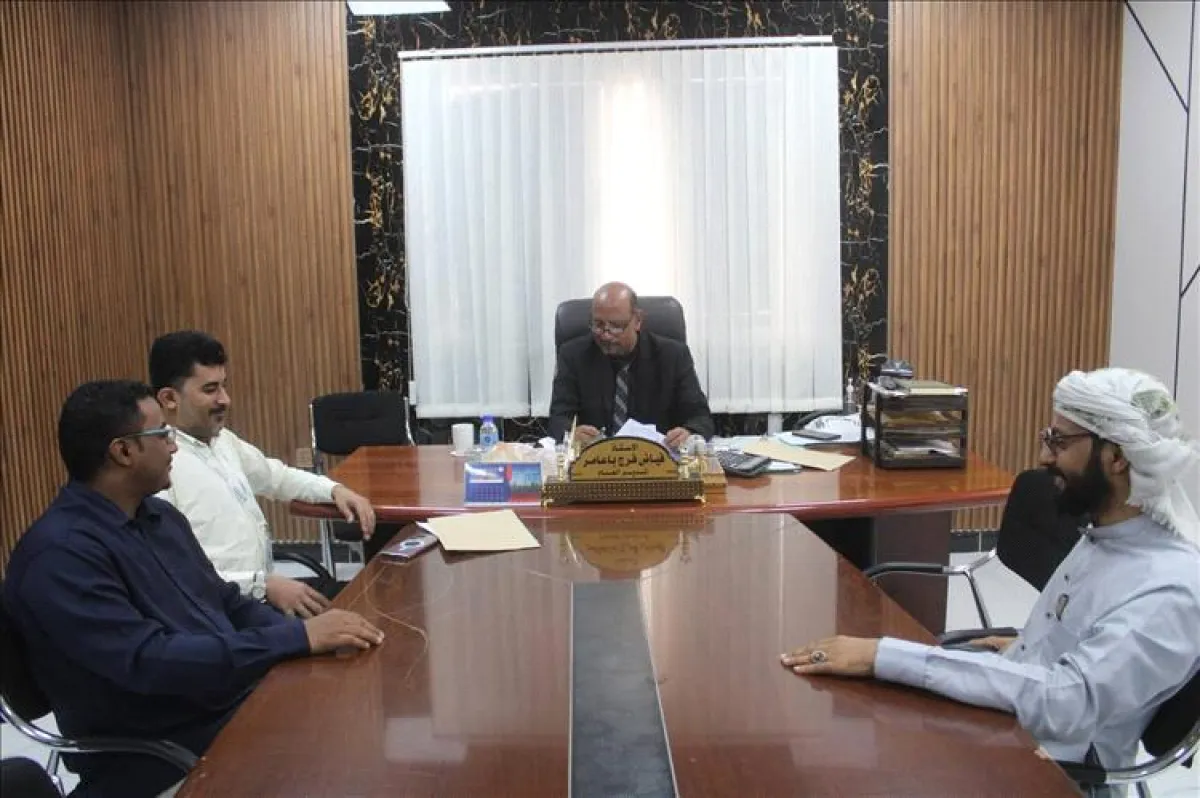 شراكة مرتقبة بين السلطة المحلية بالمكلا و”رحمة حول العالم” لتعزيز المشاريع الإنسانية والتنموية