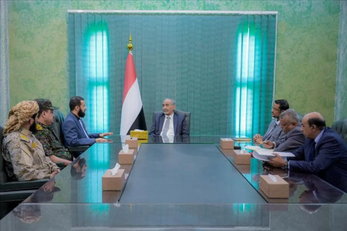 الفريق الصبيحي يشدد على مضاعفة تقديم الخدمات للمواطنين في أبين وترسيخ دعائم الأمن والاستقرار