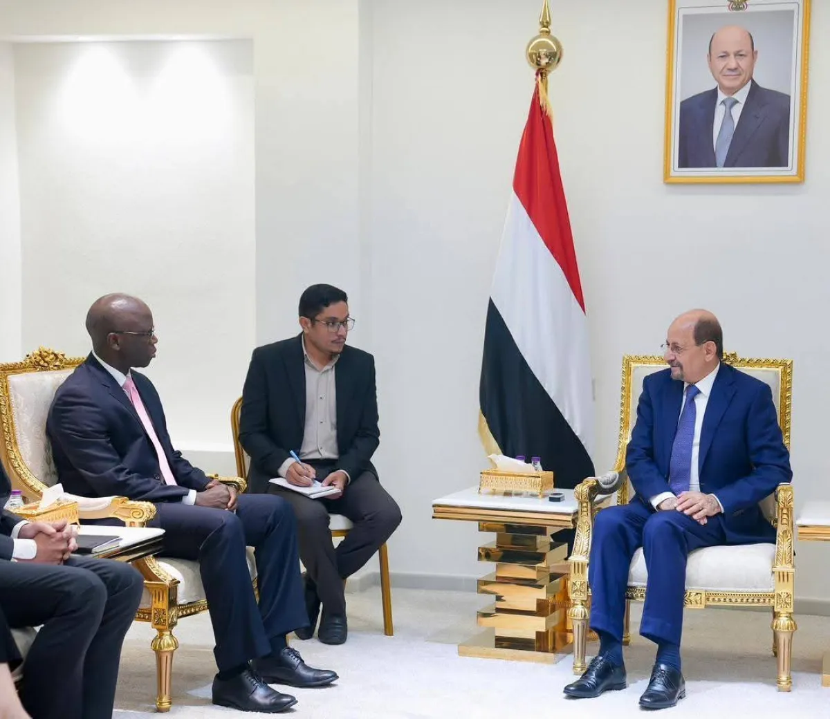 رئيس الوزراء يلتقي نائب رئيس البنك الدولي ويؤكد أهمية تعزيز الشراكة ودعم أولويات الحكومة