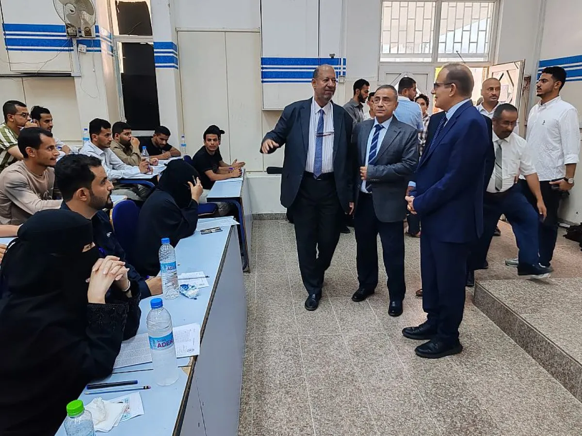 وزير الصحة ورئيس جامعة عدن يدشنان الدورة الامتحانية الأولى لتقييم الكفاءة المهنية للكوادر الصحية
