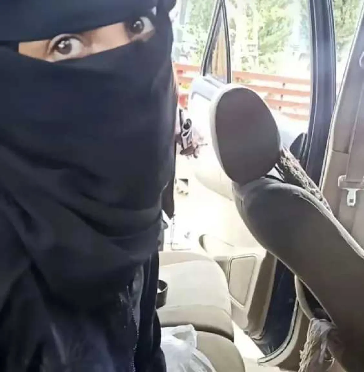 شاهد.. كيف تحولت سرقة ”كبش” إلى كارثة إنسانية كادت تودي بحياة طفلة في إب!