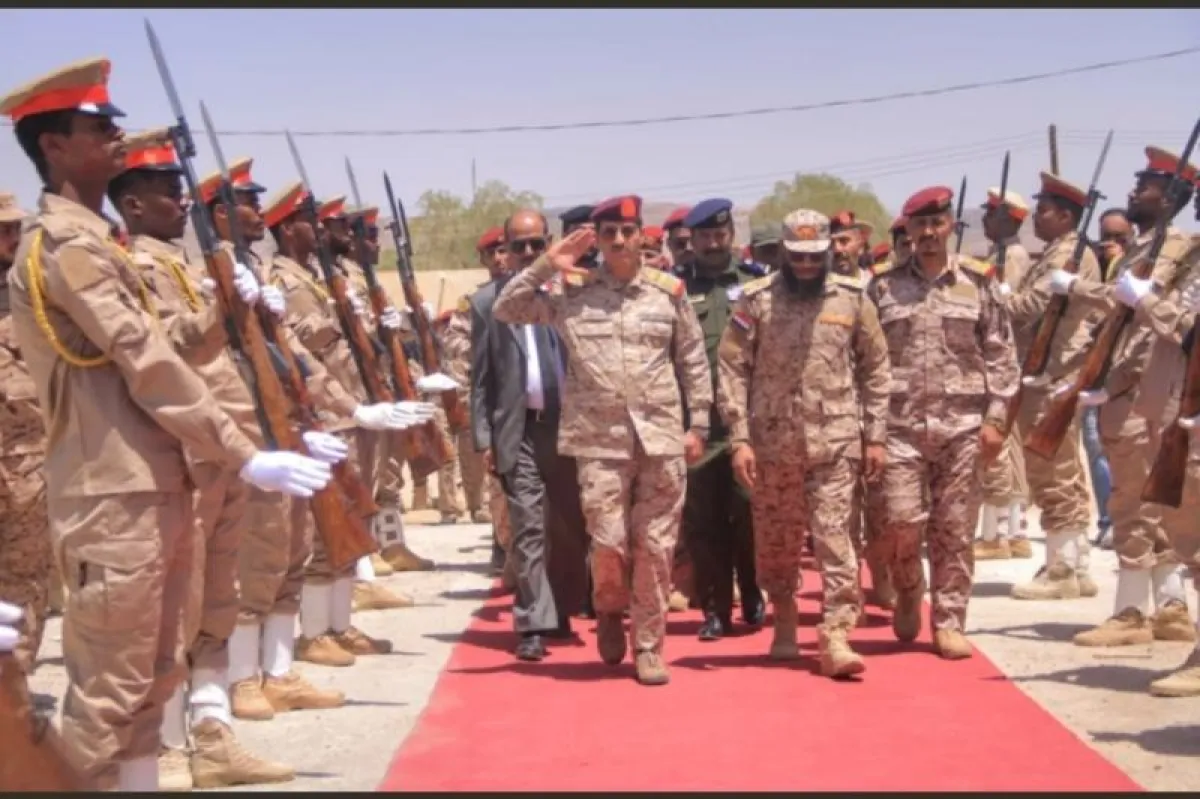 سيئون… وزير الدفاع يطلع على جاهزية المنطقة العسكرية الأولى