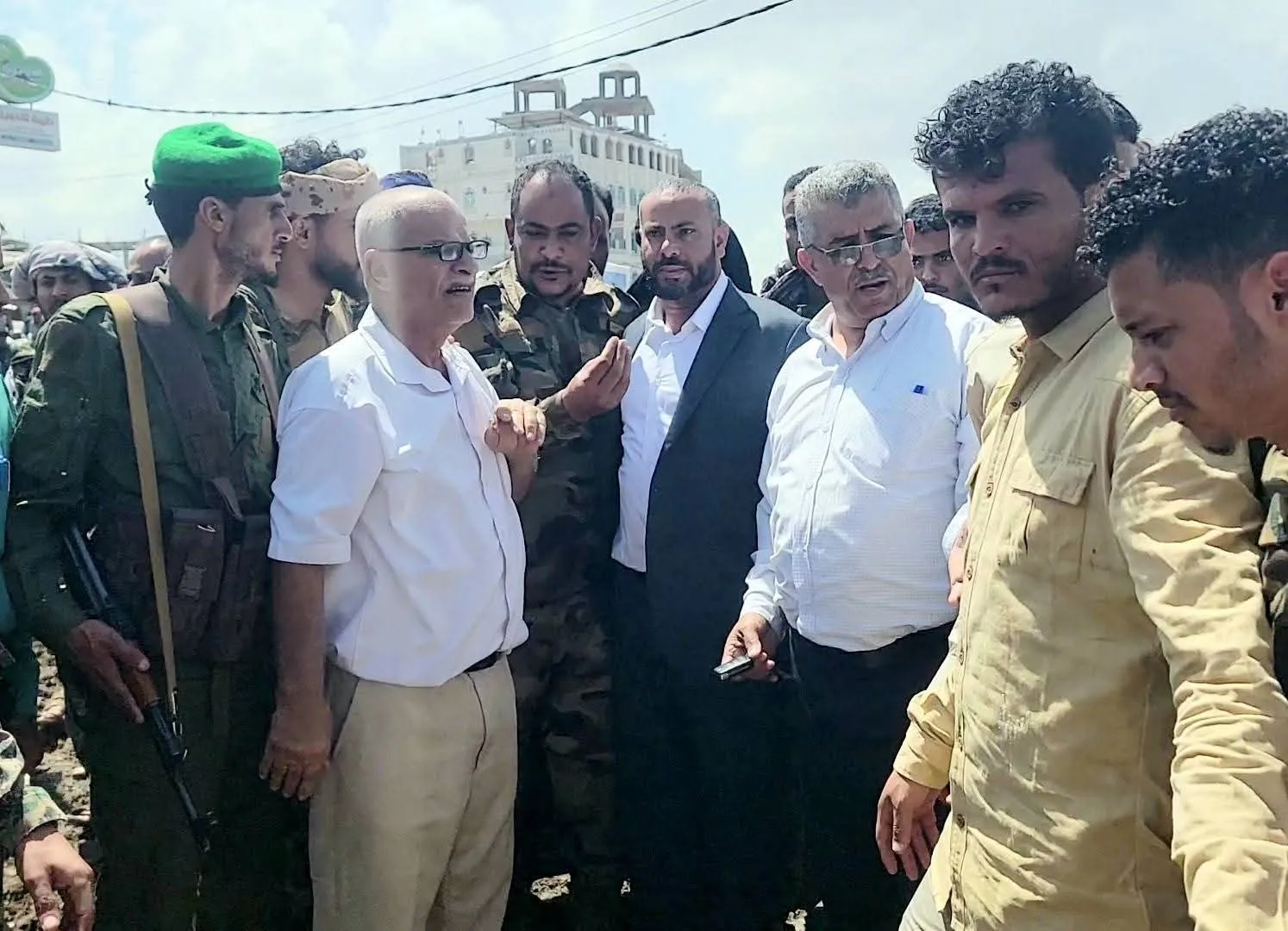 اللواء القُبه يدشن العمل في مشروع “جولة سناح” الاستراتيجي بالضالع