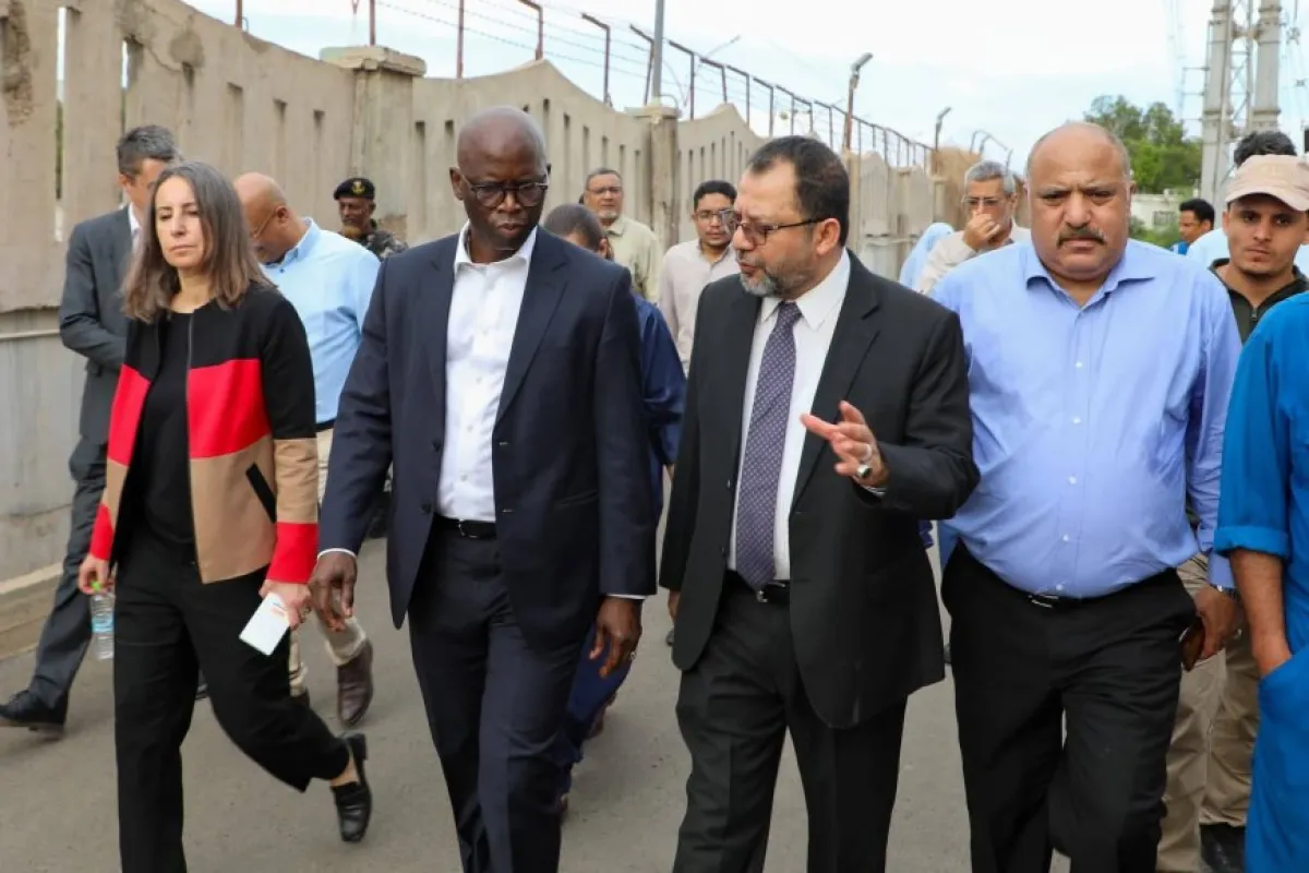 وزير الكهرباء ونائب رئيس البنك الدولي يتفقدان محطة الحسوة ويستعرضان احتياجاتها الفنية