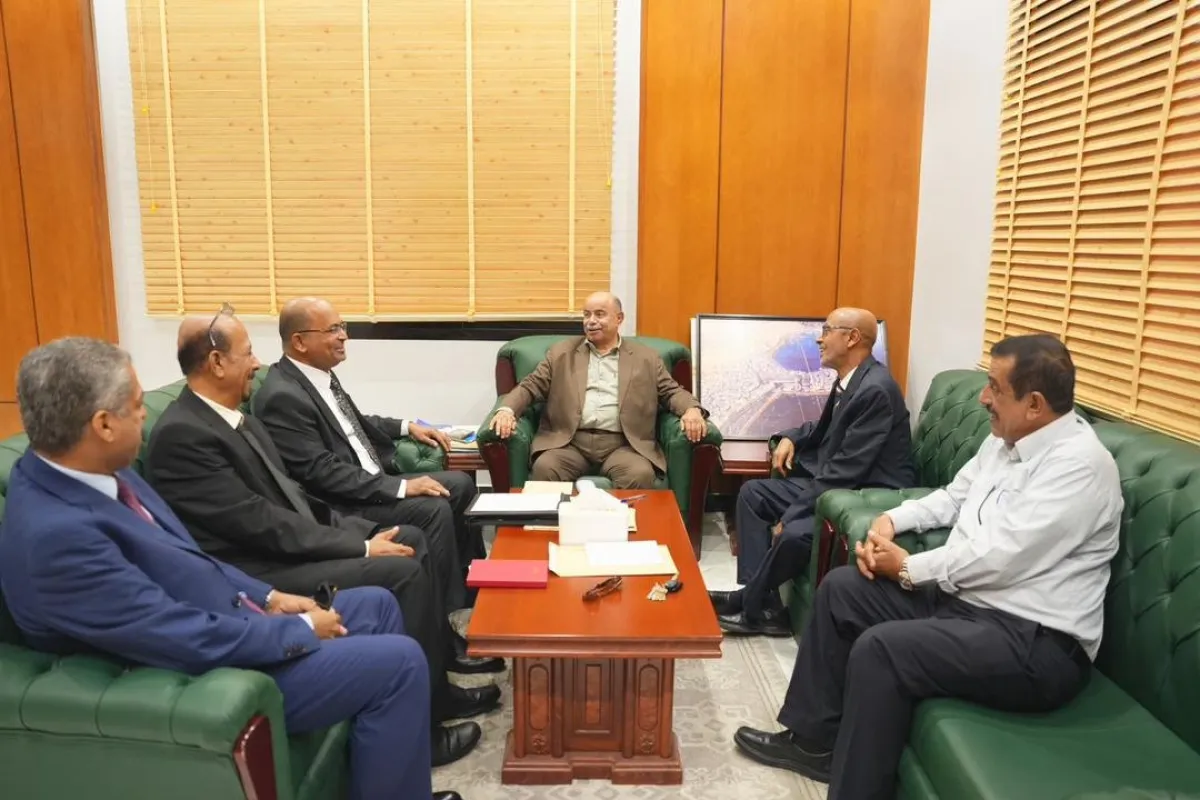 عضو مجلس القيادة سالم الخنبشي يلتقي قيادة نقابة المحاميين في حضرموت