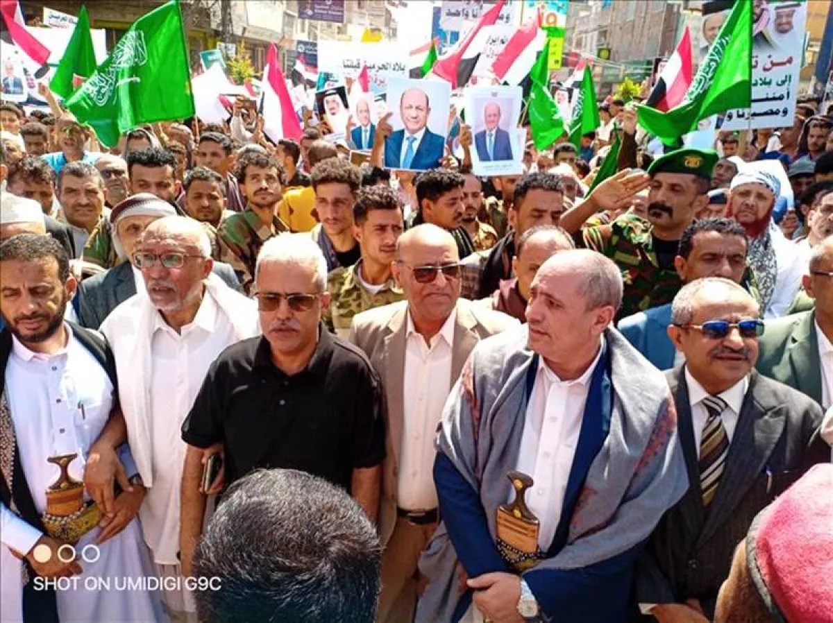 تعز تهتف للعروبة في مسيرة حاشدة.. تضامن واسع مع السعودية والخليج والأردن وإدانة صريحة للتصعيد الإيراني