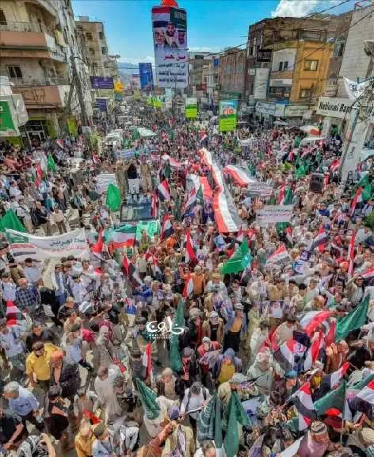 مظاهرة حاشدة في مدينة تعز تضامنًا مع السعودية ضد الهجمات الإيرانية