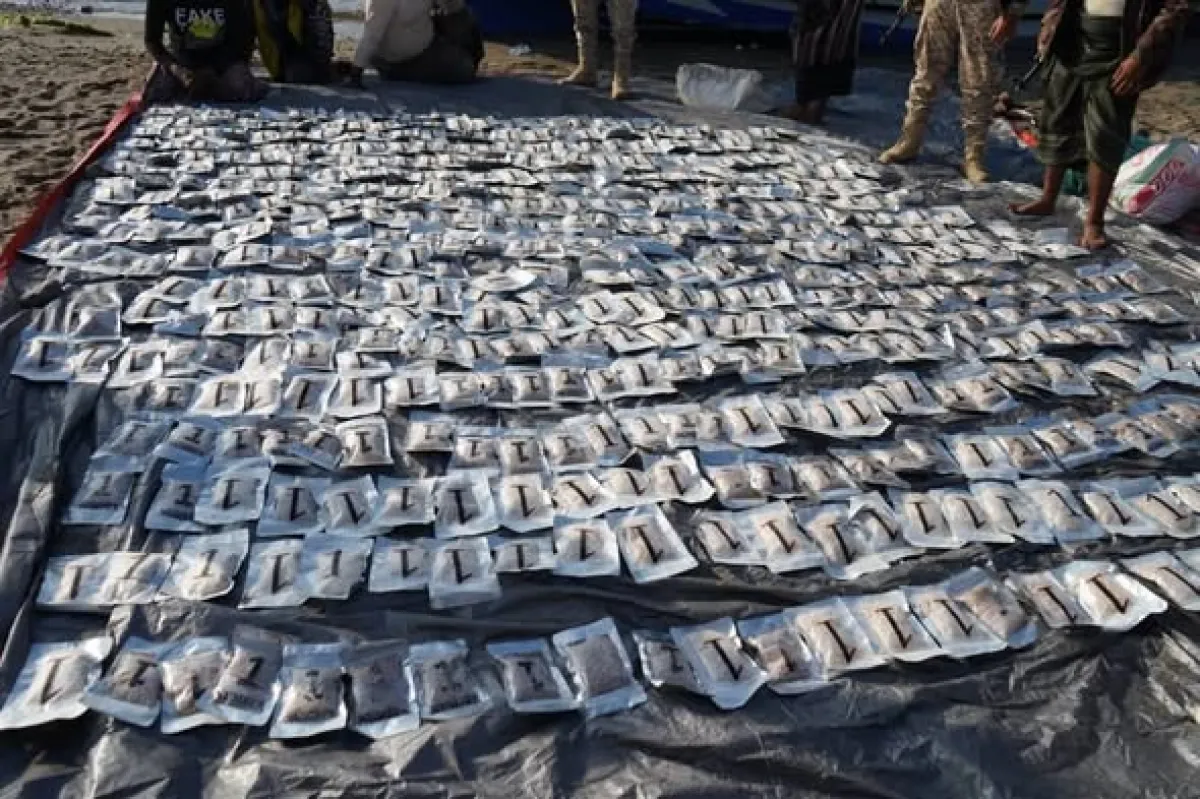 الداخلية: ضبط متهمين بحيازة مخدرات في عدن وخلية لتصنيع الشبو في حضرموت