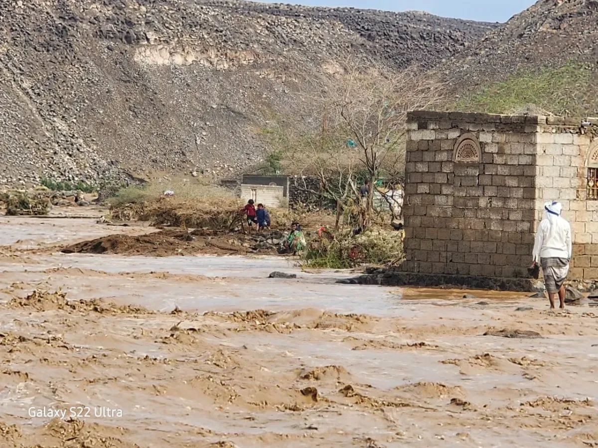 ارتفاع ضحايا السيول في المخا وموزع إلى 21 وفاة بعد العثور على أحد المفقودين