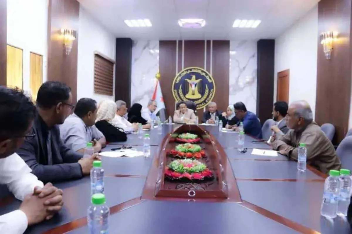 تحدي سافر للسلطات! المجلس الانتقالي يكسر الأقفال ويقتحم مقره المغلق بـ ”جولدمور” (شاهد التفاصيل)