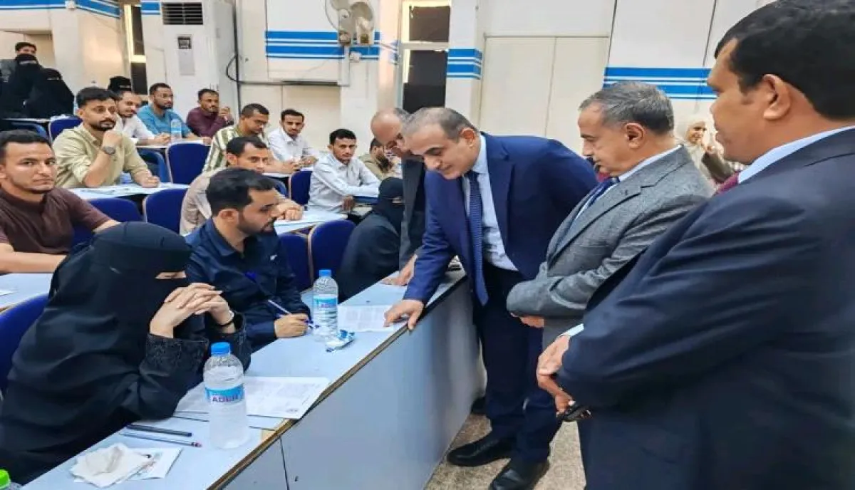 وزير الصحة ورئيس جامعة عدن يدشنان الدورة الامتحانية الأولى لتقييم الكفاءة المهنية للكوادر الصحية