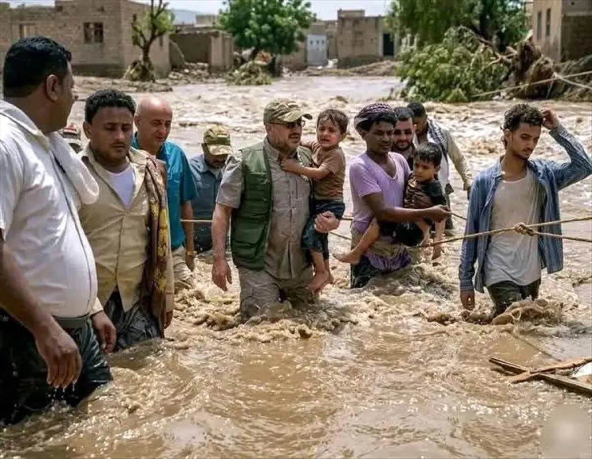 صحافي: وجود طارق صالح في الميدان يربك الحـ.ـوثيين ويزعج المتفندقين
