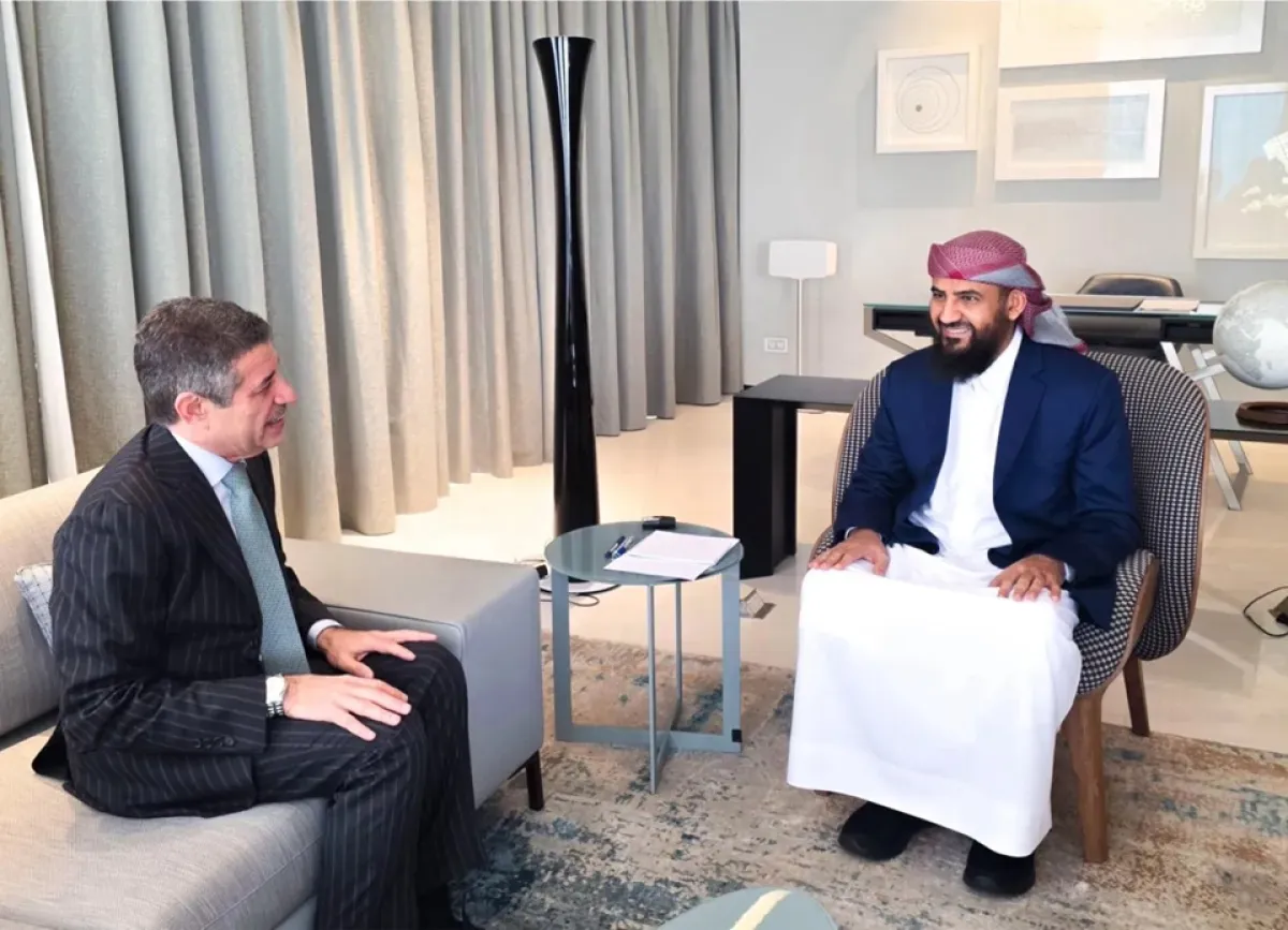 مباحثات يمنية أمريكية حول تهديدات الحوثيين وجهود مكافحة الإرهاب