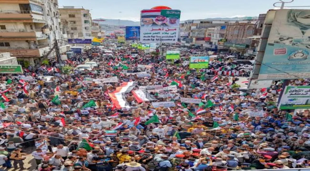 العليمي: حشود تعز ومأرب رسالة وفاء للسعودية وموقف شعبي يمني صريح ضد المشروع الإيراني