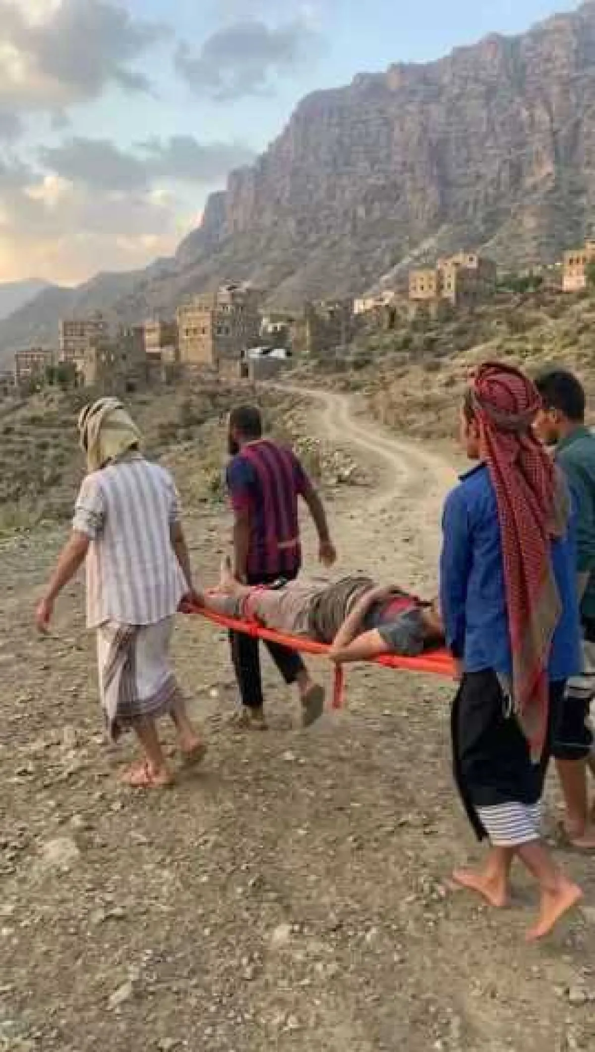 6 شباب يمنيين يُذبحون على باب الرزق وعصابات مسلحة تنهبهم.. والتفاصيل مرعبة!