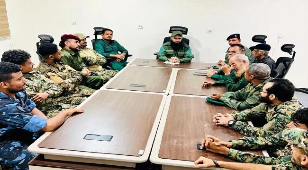 المقدم مياس الجعدني يترأس إجتماعاً لضباط وأفراد مكافحة المخدرات بالعاصمة عدن لرفع مستوى الجاهزية واليقظة الأمنية 