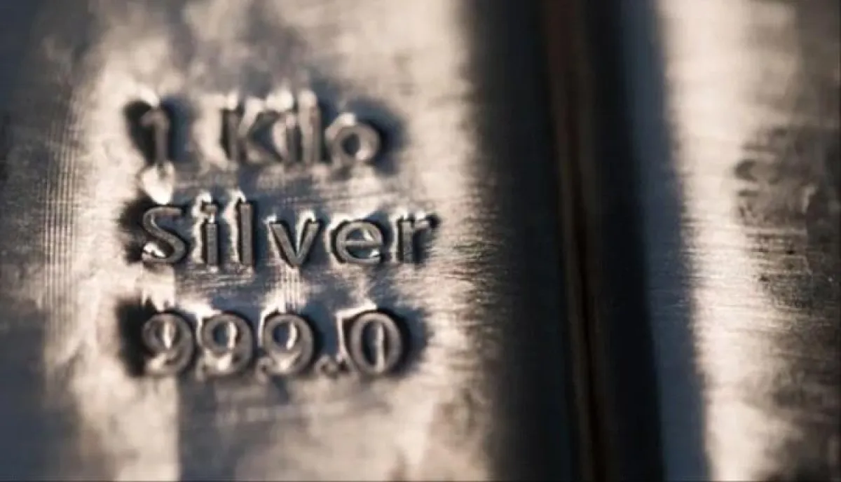 الذهب والفضة يرتفعان عند التسوية مع استمرار التوترات