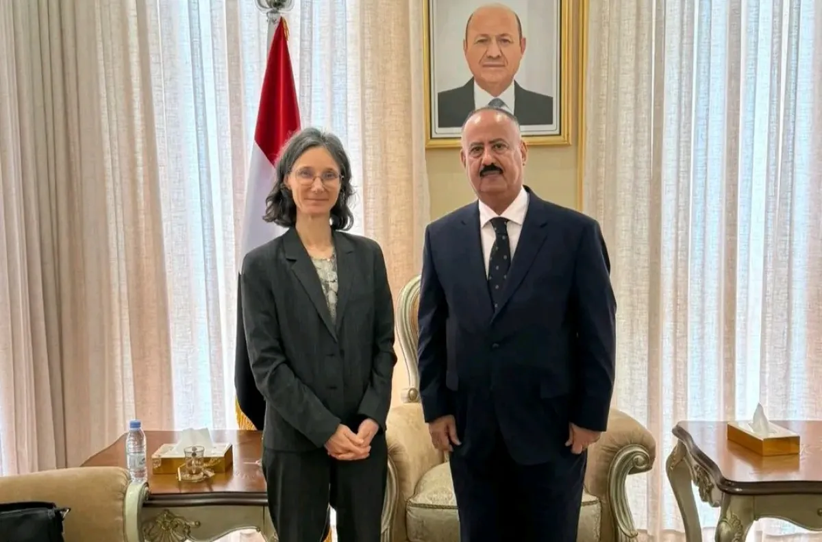 الحكومة اليمنية تؤكد استقرار الموانئ في مناطق سيطرتها وتجدد رفضها أي رسوم إضافية على التجار