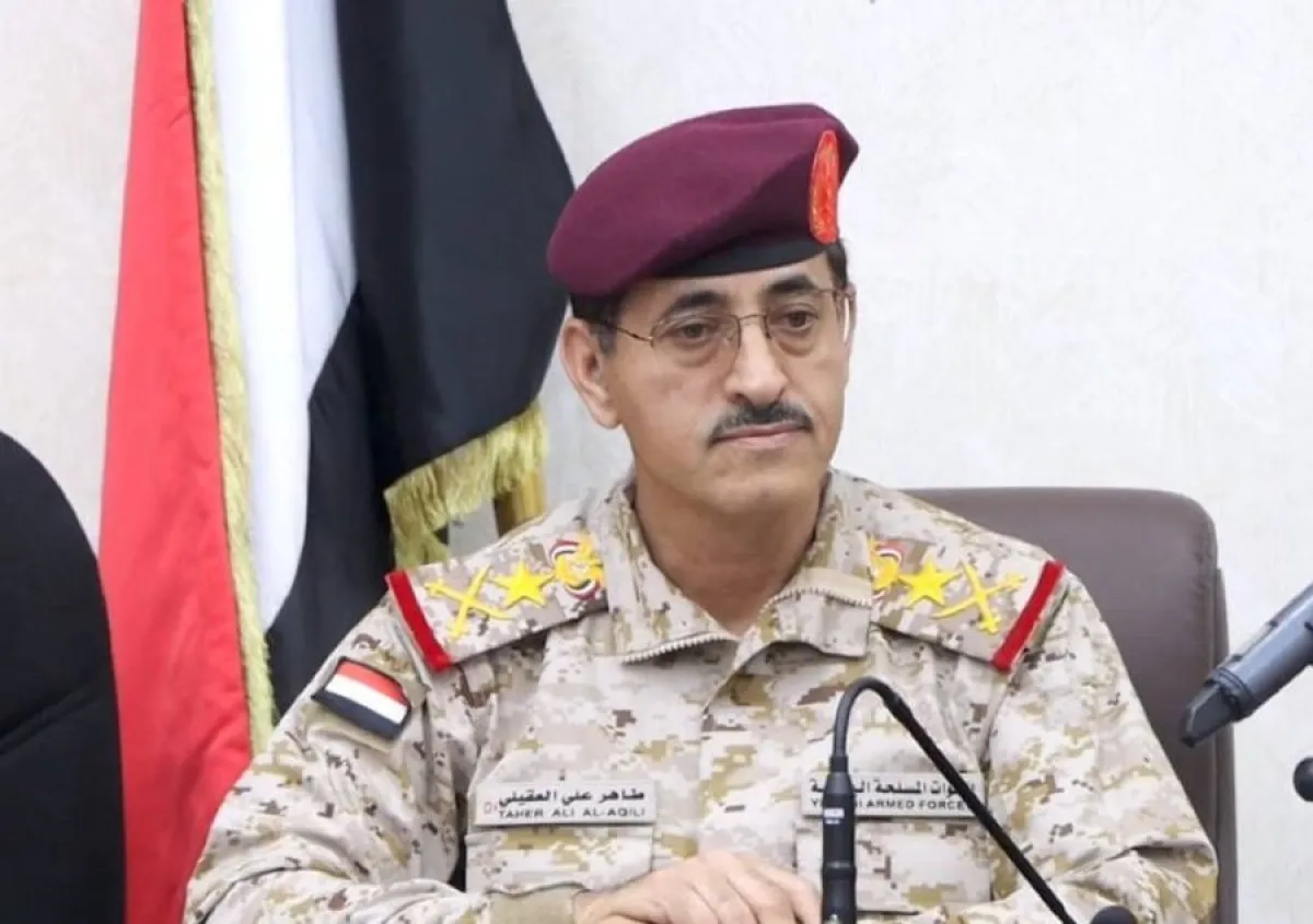  رسالة من صحفي الى وزير الدفاع يطالبة بإقالة كل قائد تورط بالفساد 