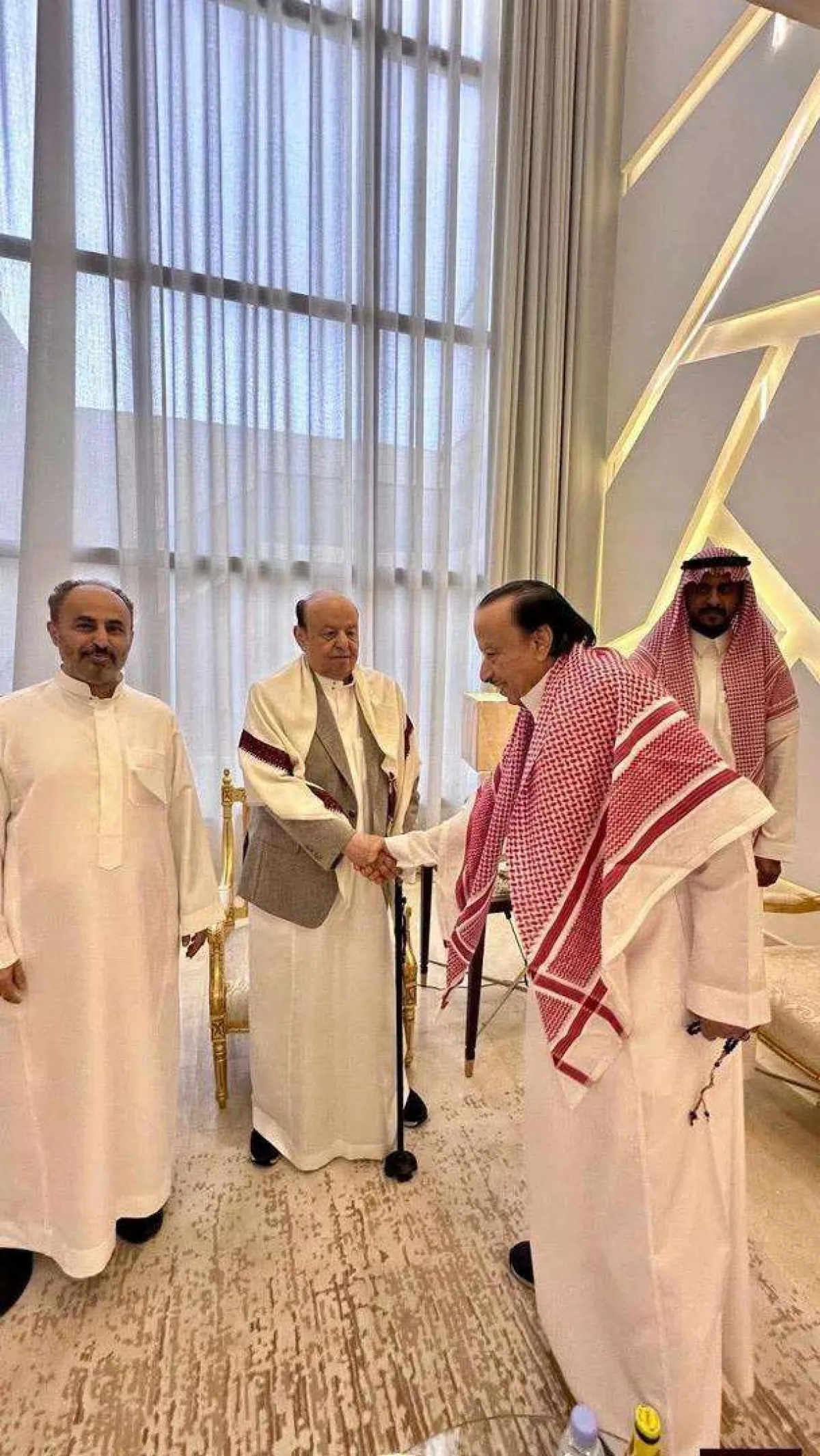 الكشف عن حقيقة نقل الفريق ناصر منصور الى المستشفى الليلة