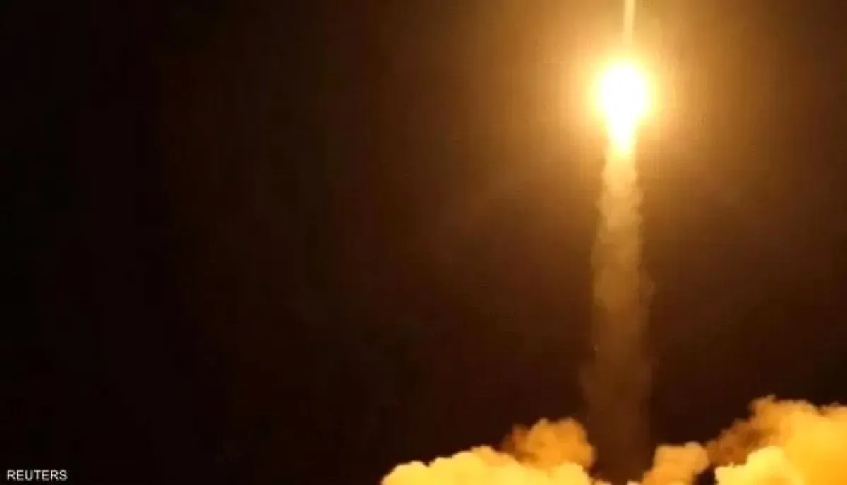 تصعيد إقليمي جديد: الحوثيون يعلنون تنفيذ هجوم صاروخي ثالث على إسرائيل
