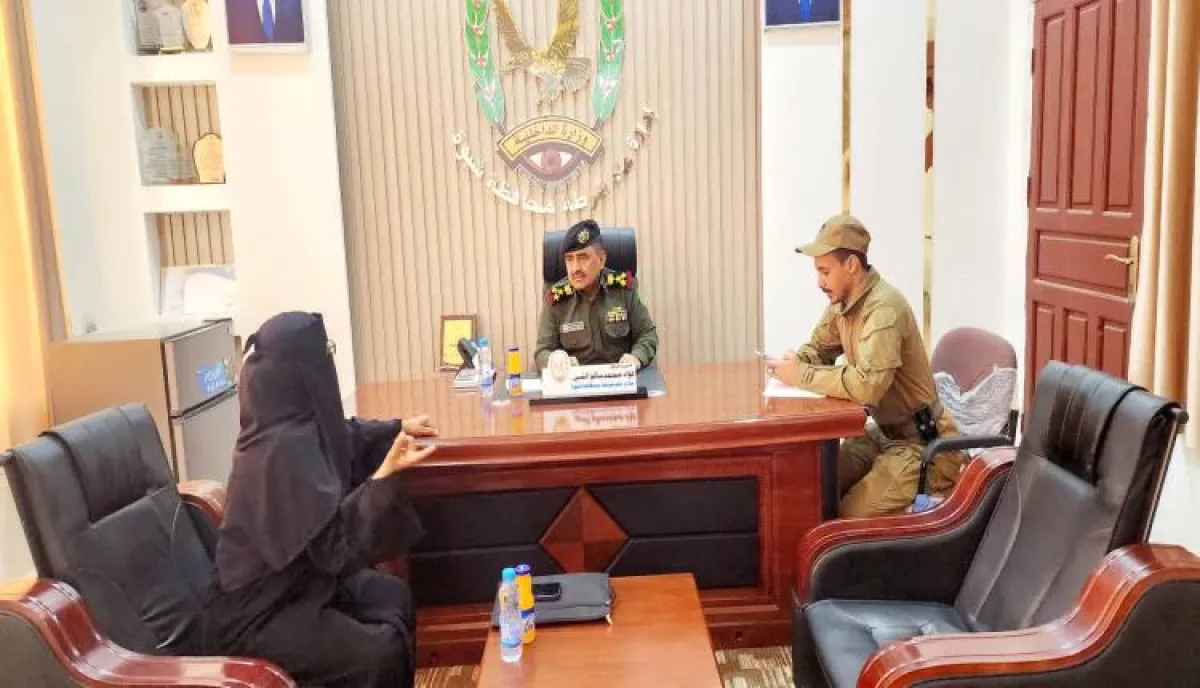 مدير عام شرطة شبوة يبحث مع رئيسة اللجنة الوطنية للمرأة تعزيز دور الشرطة النسائية