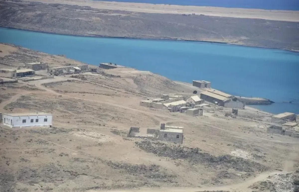 ميون تحت السيطرة.. تفنيد رسمي لشائعات الإنزال الجوي في باب المندب