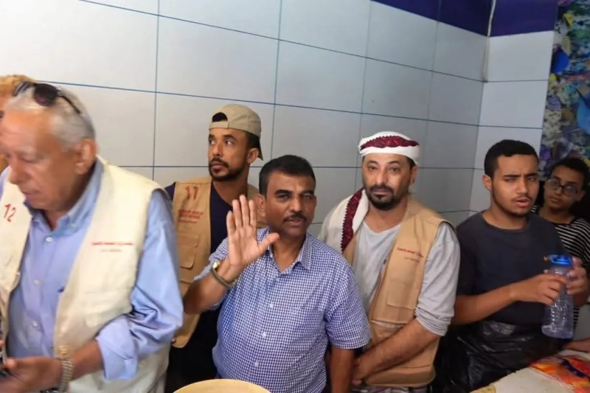الصناعة والتجارة بعدن يضبط (5) مخالفات في حملة على أسواق الأسماك المنصورة