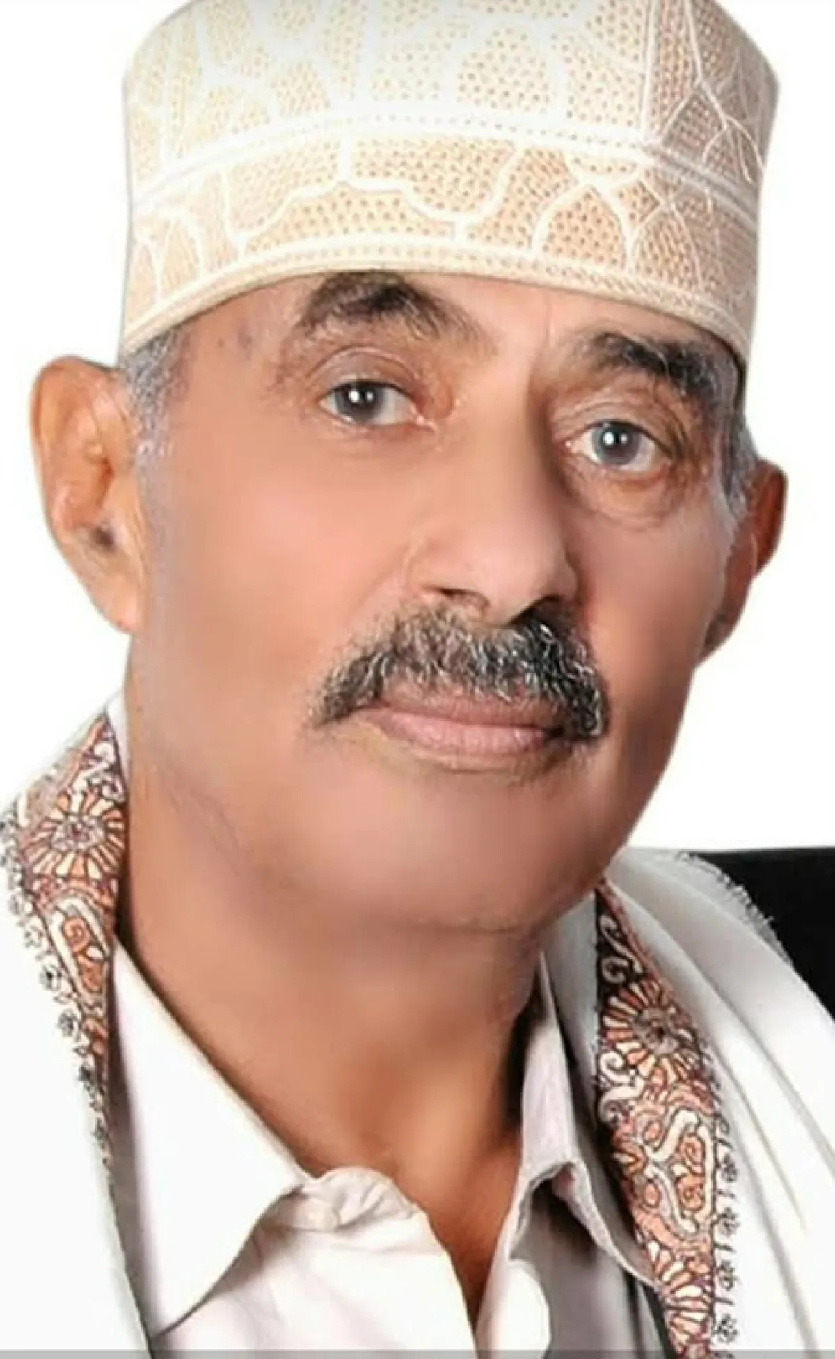 شاهد صورة لمالك استديو الجنوب في باب اليمن وسط صنعاء من أحرق الذكريات خوفاً من الأمن الوطني 