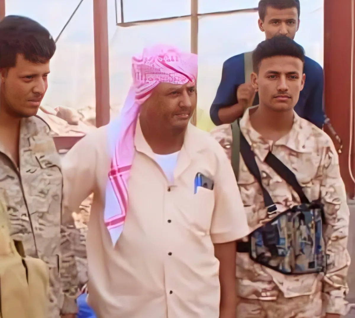 بسبب سلاح منهوب من حضرموت.. مقتل ضابط استخبارات وجندي من قوات الانتقالي المنحل وإصابة آخرين في "ردفان" بلحج