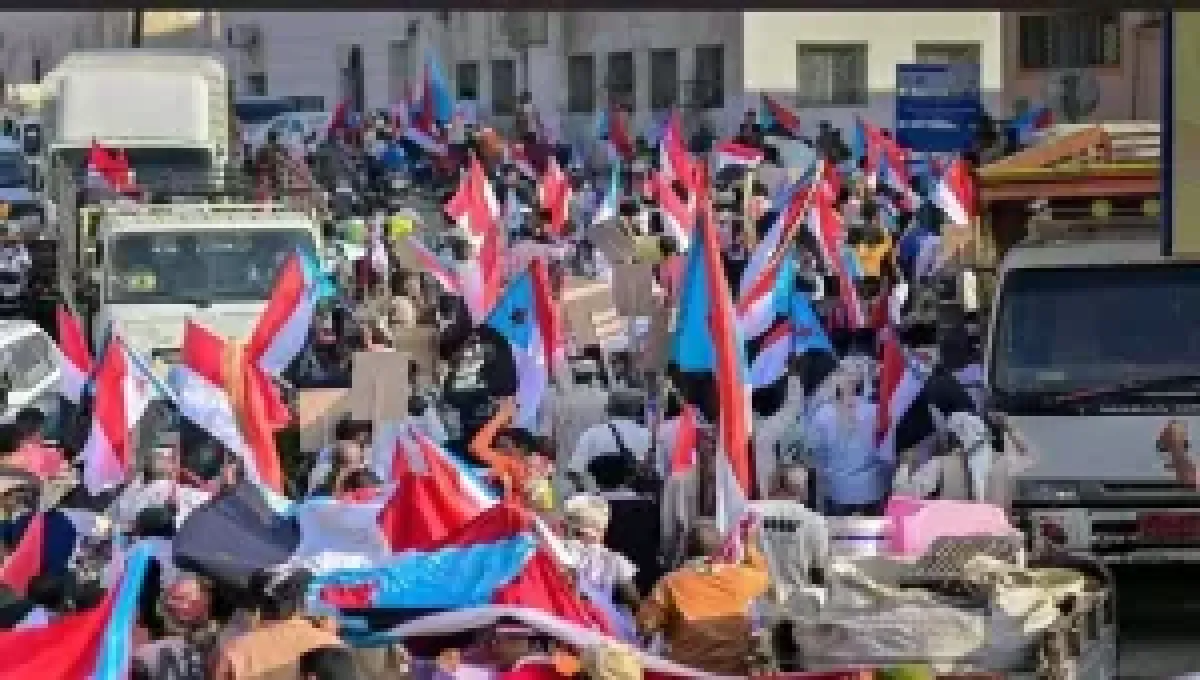 حملت الانتقالي المسؤولية.. - سلطات حضرموت تؤكد دخول عناصر مسلحة في أوساط المتظاهرين وإطلاق الرصاص على قوات الأمن والجيش