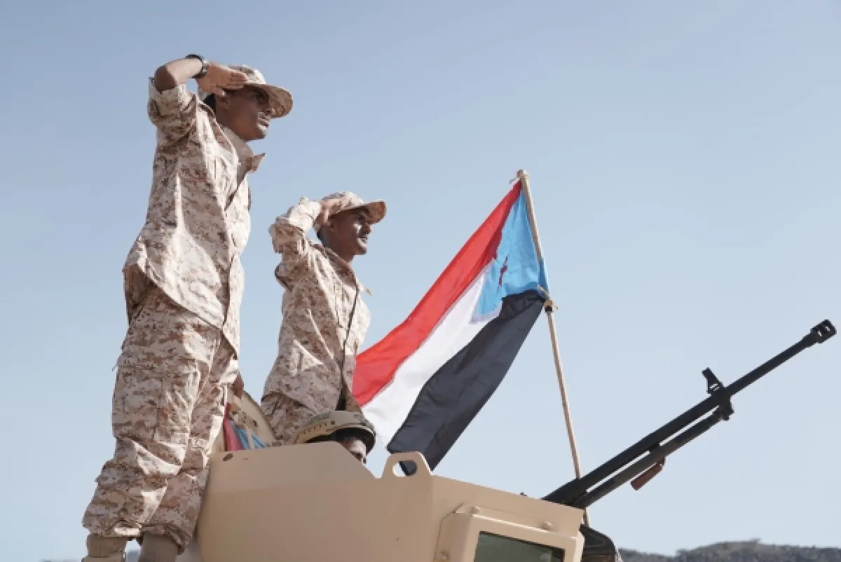 قيادي في الانتقالي يلوّح بالعودة بقوة ويؤكد التمسك بمطلب الانفصال