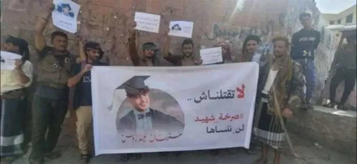 فضيحة مدوية.. مشايخ يتدخلون لـ ”الصلح” و القاتل مختبئ لديهم! (شاهد ردة فعل أهل تعز)