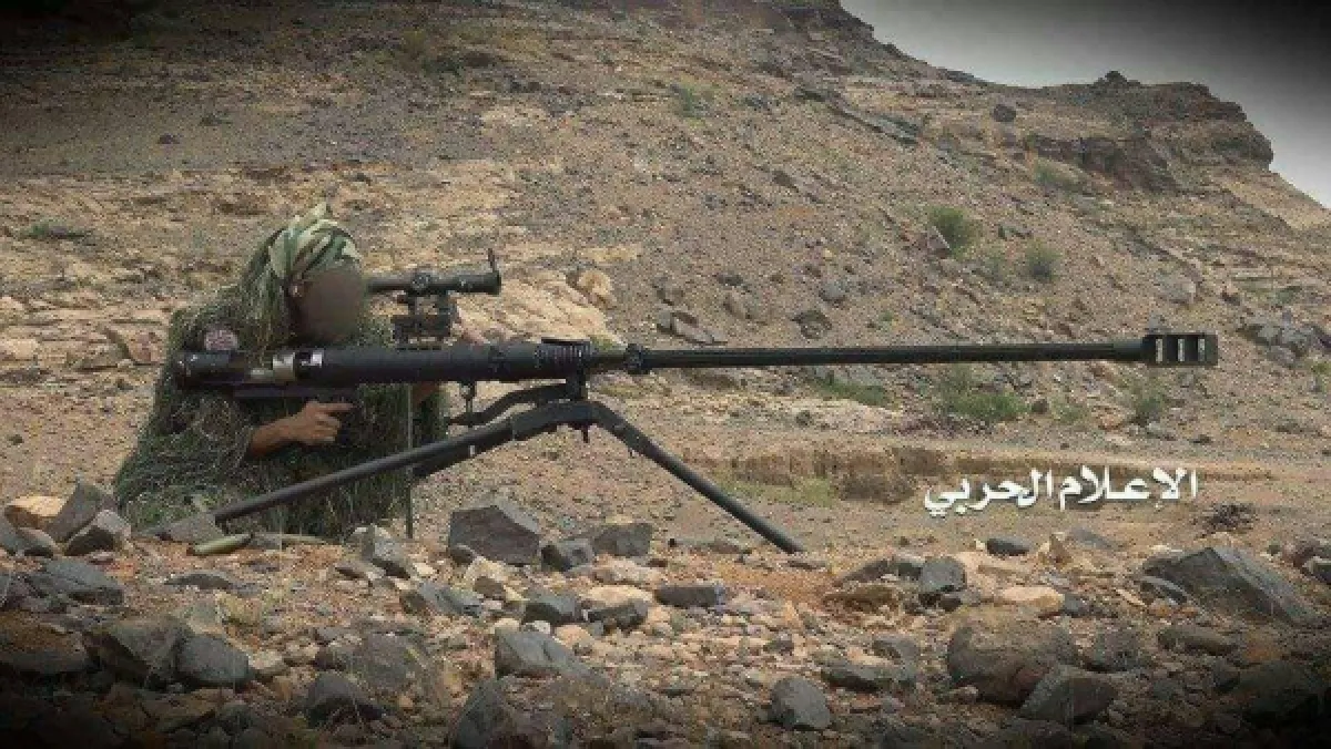 بالفيديو شقيقته بمكان الحادثة..  استشهاد طفل برصاص قنّاص حوثي في تعز