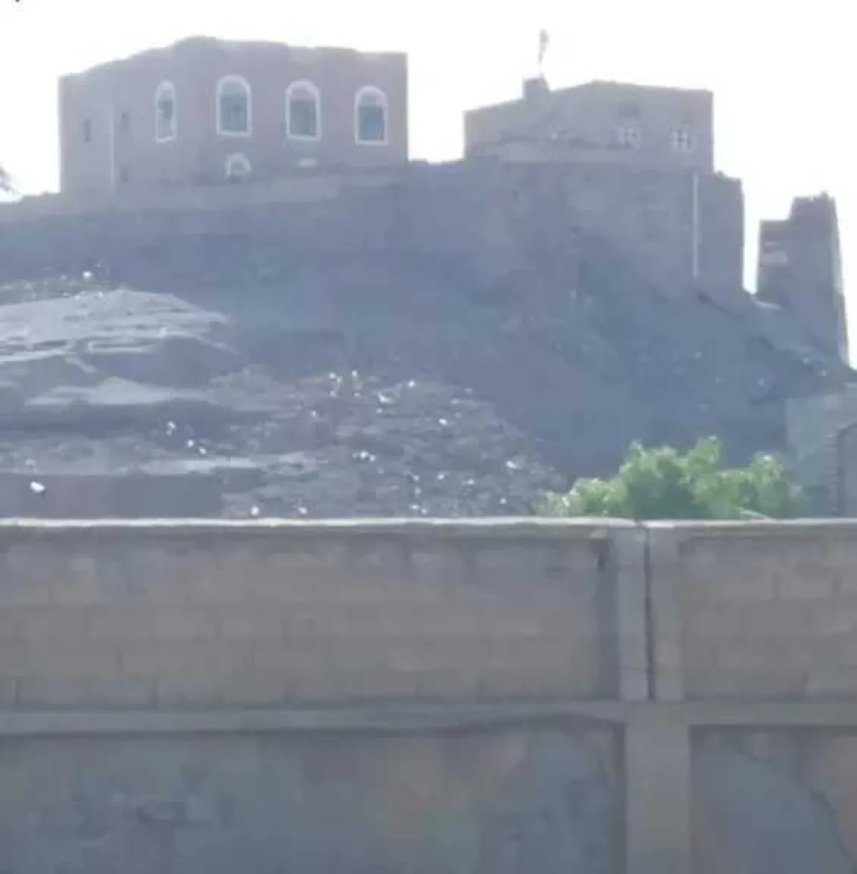 تفاصيل فرار عدد من السجناء من سجن حوثي في ذمار