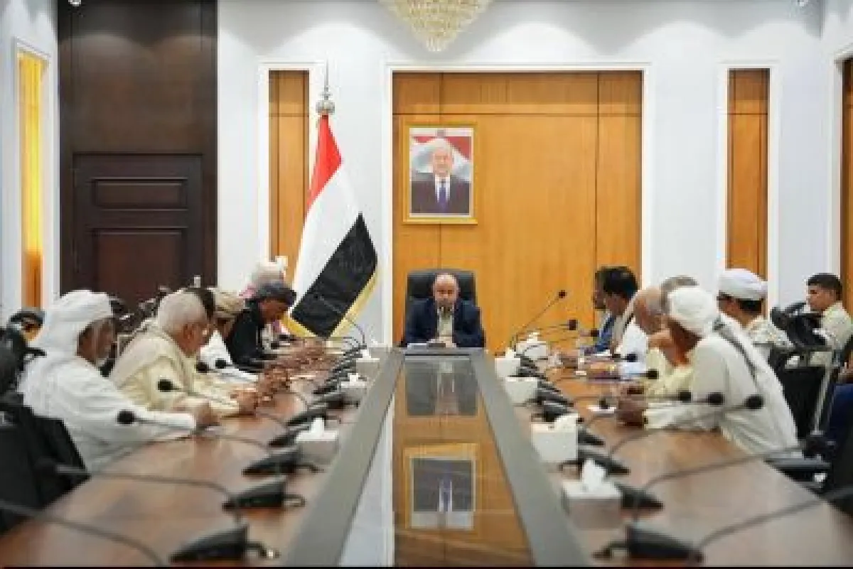 عضو مجلس القيادة الرئاسي سالم الخنبشي يؤكد عدم التهاون مع أي محاولات تستهدف أمن المواطنين أو تمس المصالح العامة