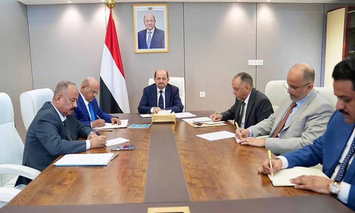 الحكومة تراجع جاهزيتها وتؤكد استقرار الأسواق والخدمات الأساسية للمواطنين