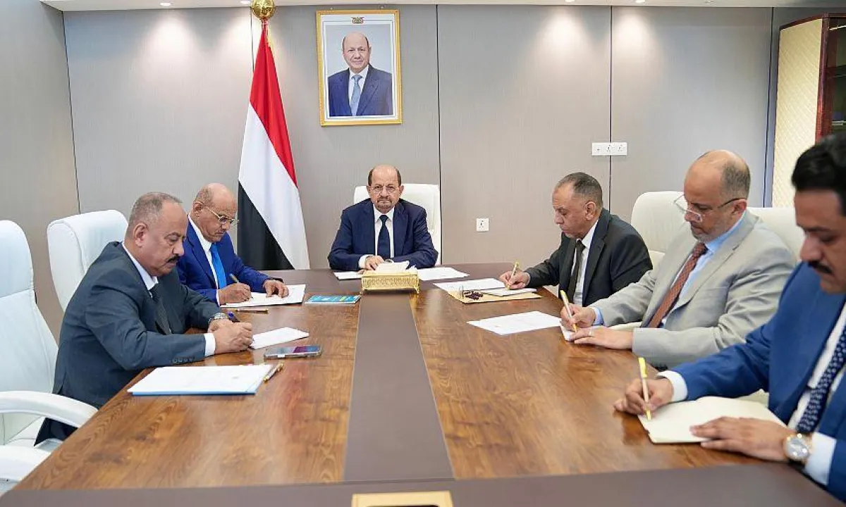 برئاسة الدكتور الزنداني.. لجنة إدارة الأزمات تبحث تداعيات التصعيد العسكري في المنطقة