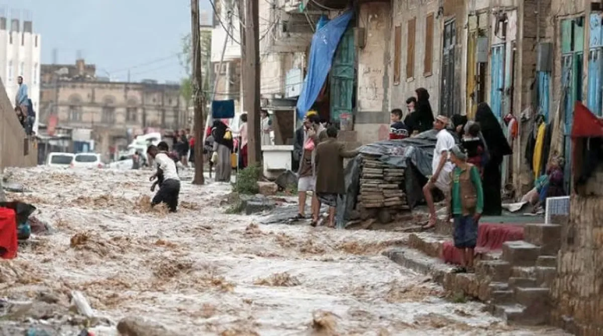 الصليب الأحمر: وفاة 30 شخص وإصابة 47 آخرين وتضرر 11,959 منزلاً جراء الفيضانات في اليمن