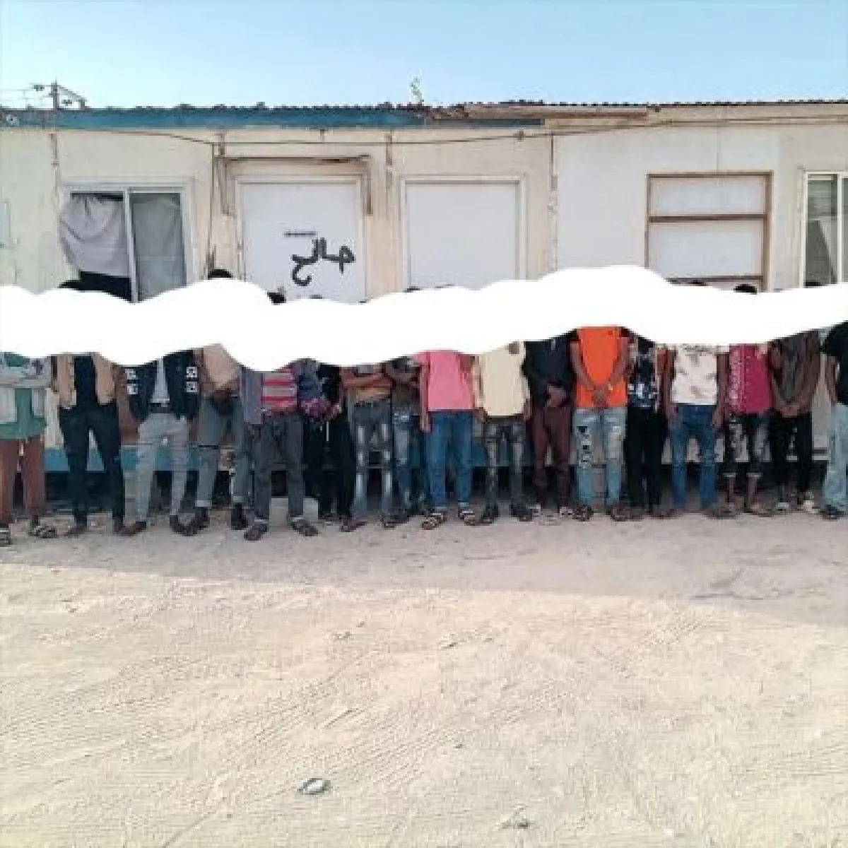 عملية مداهمة أمنية تضبط وكراً للدعارة في هذه المحافظة !
