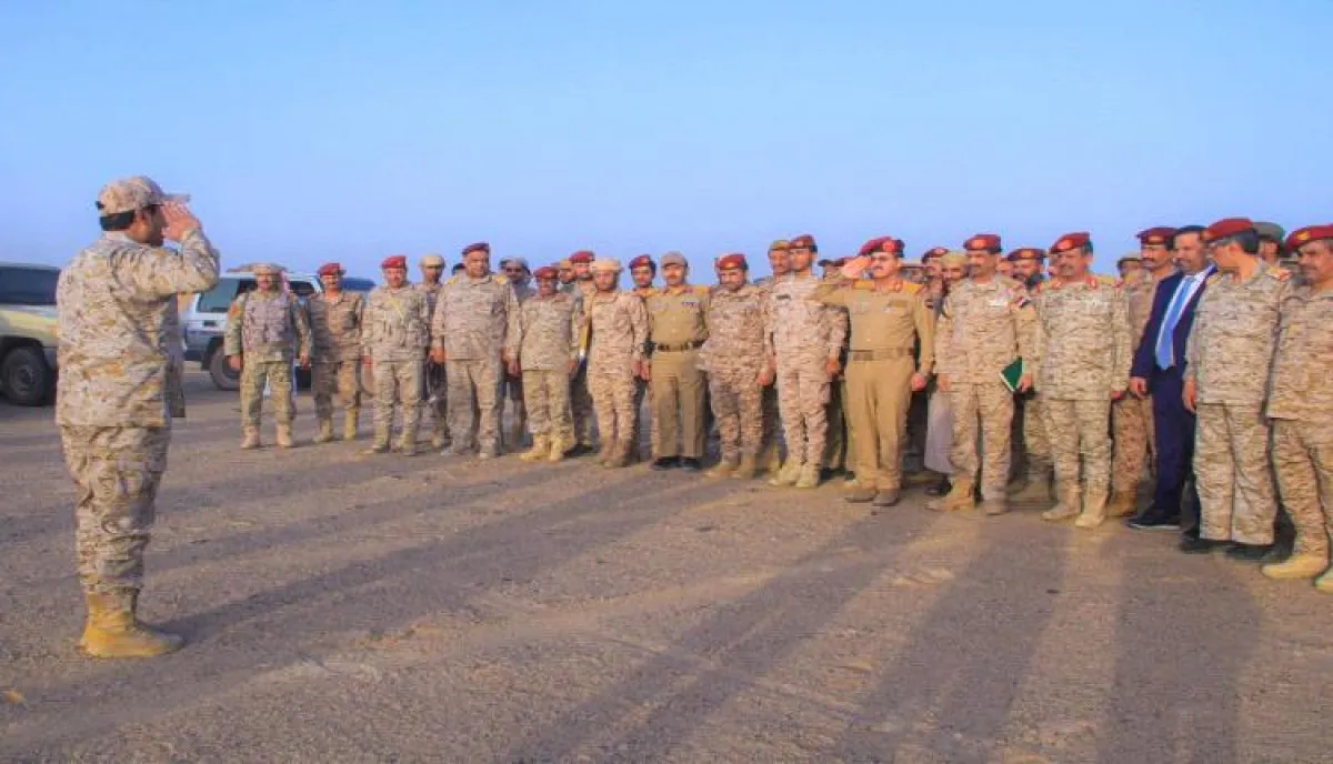 وزير الدفاع يتفقد المنطقة العسكرية السادسة في الجوف