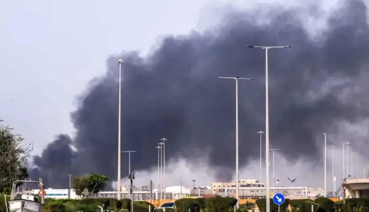 إيران تُمطر 3 دول خليجية بعشرات الصواريخ الباليستية والمسيرات رغم اتفاق وقف اطلاق النار