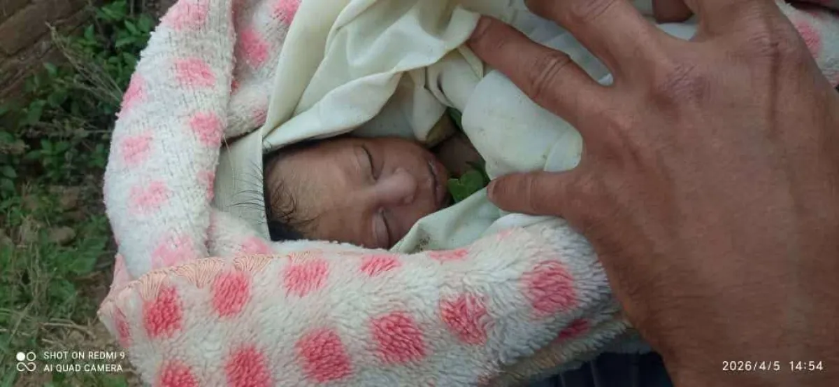 وفاة رضيعة بعد تأخر عبورها نقطة تفتيش في مدخل تعز