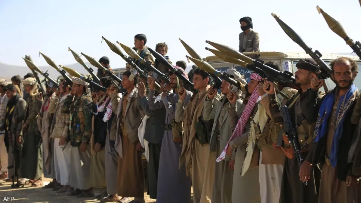 الحوثيون يتوعدون إسرائيل ويدعون لاستهداف المصالح الأمريكية ويحذرون من “خدعة” واشنطن