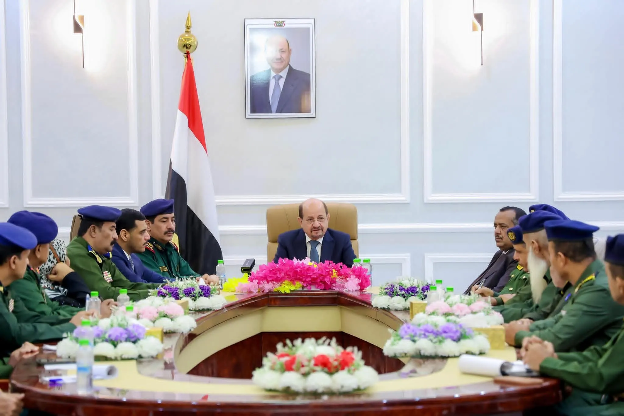 الزنداني يدشن العمل بمبنى وزارة الداخلية ويؤكد دورها المحوري في الاستقرار المجتمعي والحكومي