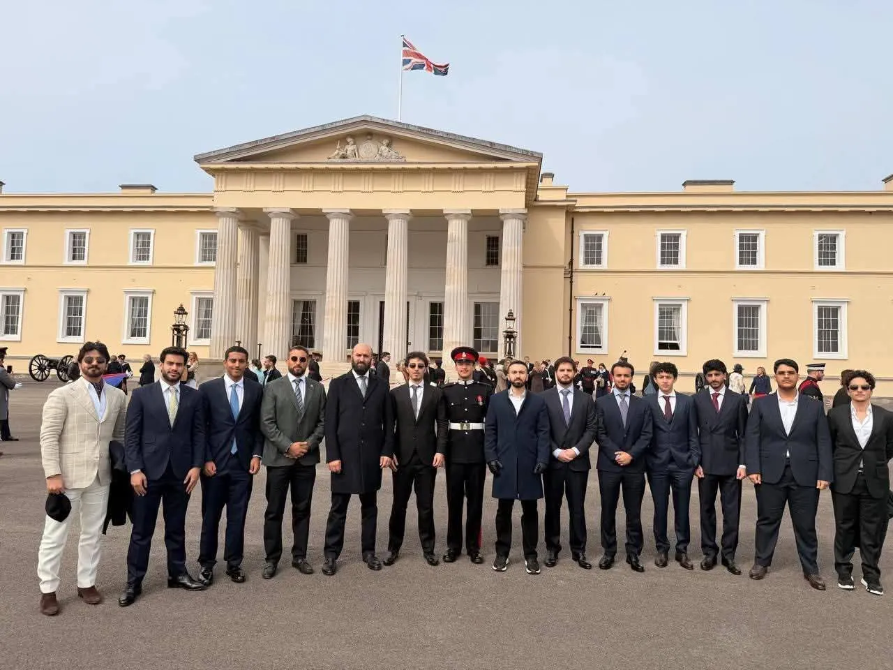 نجل أحمد علي عبدالله صالح يتخرج من أكاديمية عسكرية مرموقة في بريطانيا - (صور)