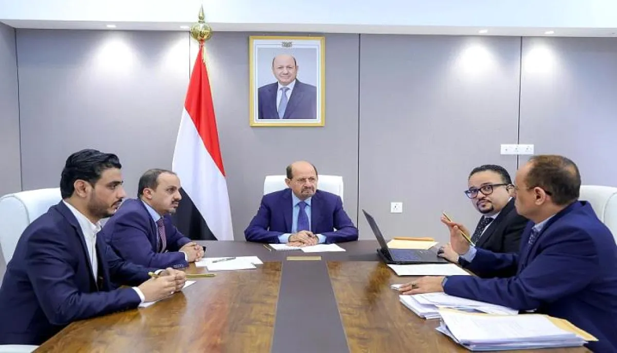 رئيس الحكومة يوجه برقمنة الأرشيف الإعلامي الوطني ويؤكد دعمه للإعلام الرسمي