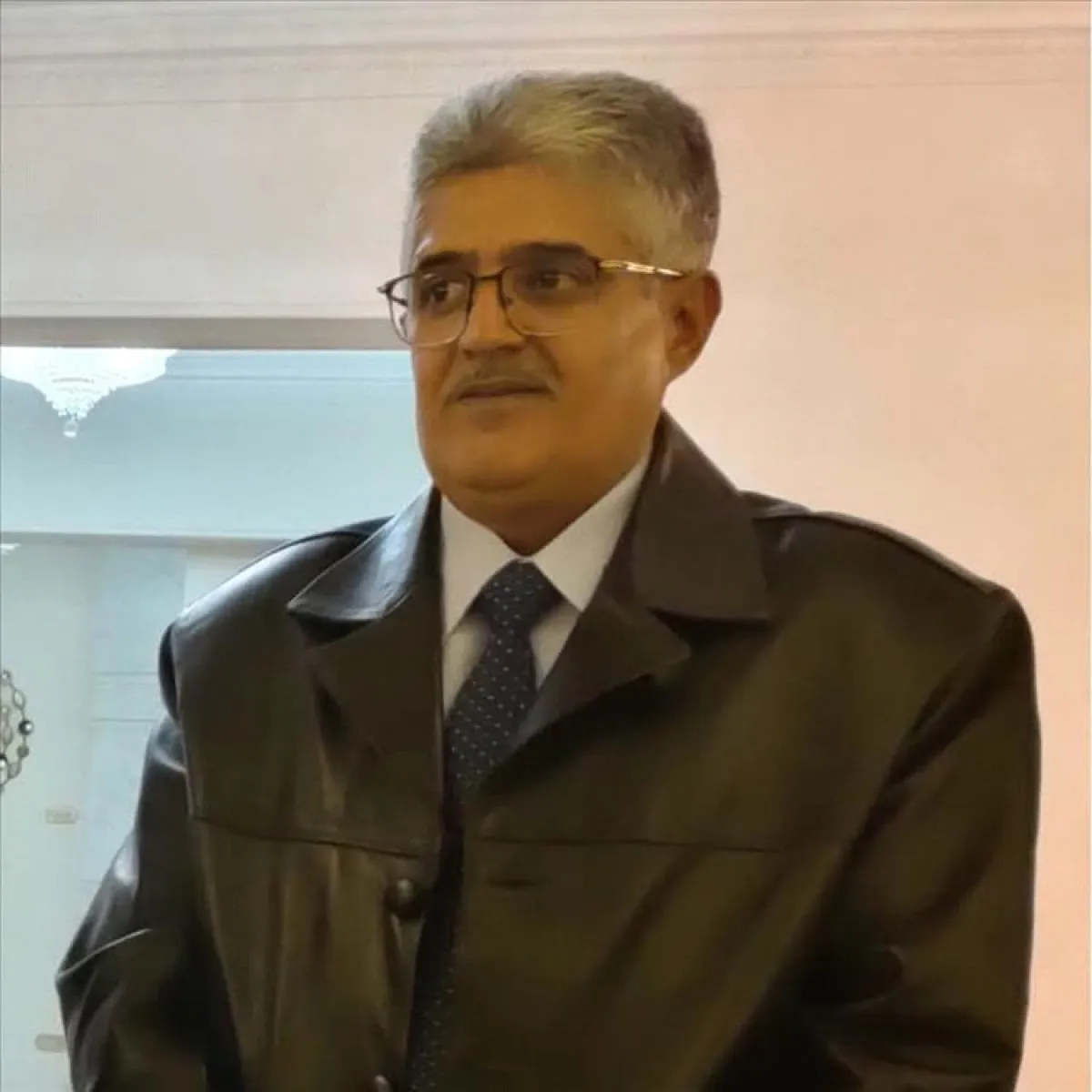 الشيخ أحمد القفيش يعلن تضامنه مع الصحفي فتحي بن لزرق ويدعو لحماية حرية الإعلام