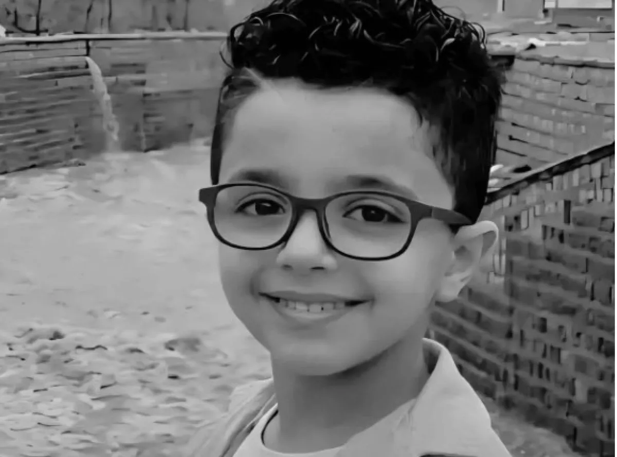 تعز تودّع الطفل أيلول الذي فارق الحياة بعد أن جرفته السيول